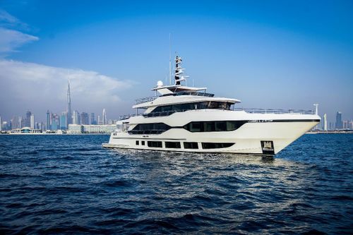 Siêu du thuyền 3 tầng Majesty 120 có công suất 2.500 mã lực