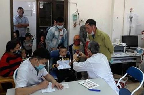 Khám sàng lọc miễn phí cho gần 400 trẻ em khuyết tật ở Điện Biên