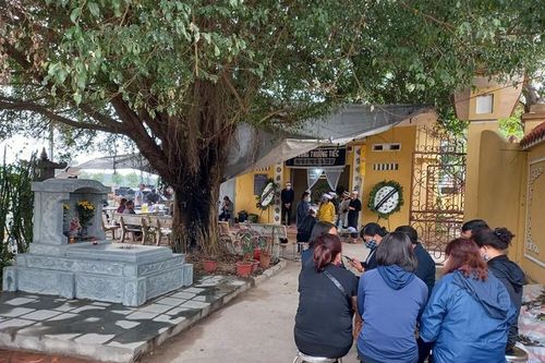 Nữ lao công bị đánh tử vong trong đêm: Đám tang đẫm nước mắt