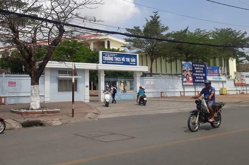 Bạc Liêu: Làm rõ vụ nam sinh THCS rơi từ lầu 2 xuống đất