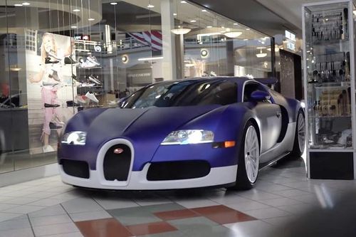 Mỹ: Siêu xe Bugatti Veyron thua Nissan GT-R tại cuộc đua trong trung tâm thương mại