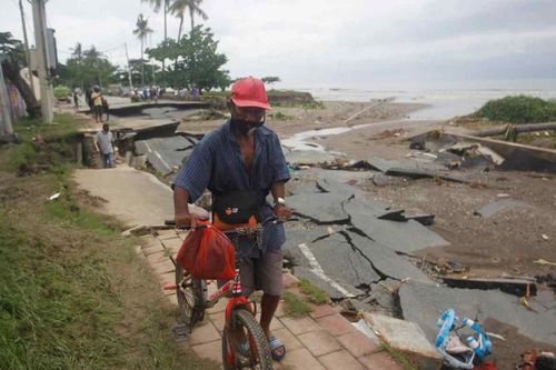 Bão nhiệt đới khiến ít nhất 97 người chết ở Indonesia và Đông Timor
