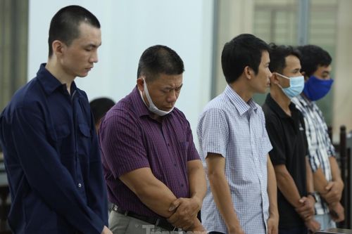 'Hô biến' người Trung Quốc thành người Việt Nam để nhập hộ khẩu