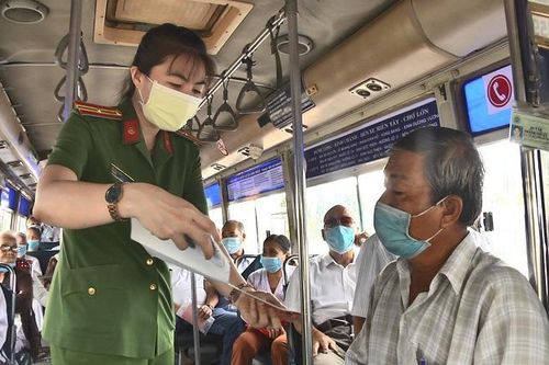 Đi làm căn cước gắn chíp, người dân Bình Chánh được miễn vé xe buýt