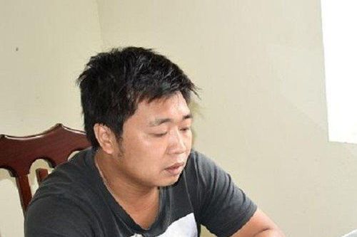 Đốt xe nâng của đối thủ để trả thù