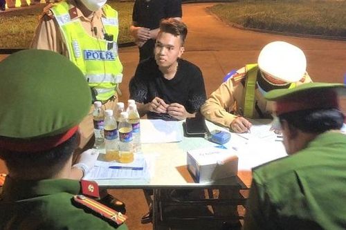 Một tối phát hiện hai lái xe dương tính với ma túy trên cao tốc
