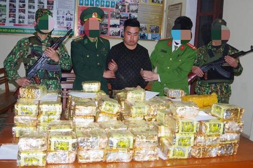 Triệt phá đường dây buôn bán 350kg ma túy xuyên quốc gia