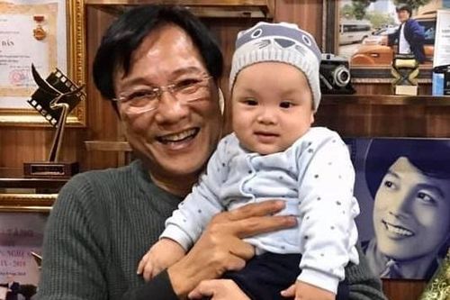 NSND Trọng Trinh: 'Tuổi 64 tôi có con nhỏ đúng là gay go'