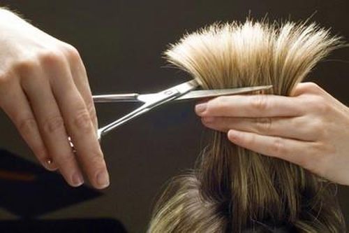 Cô giáo Nam Định cắt tóc học trò ngay tại lớp gây bức xúc