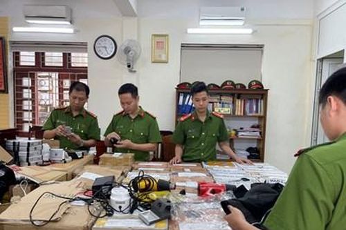 Kiểm tra, bắt giữ điểm bán thiết bị, dụng cụ 'cờ bạc bịp' với số lượng lớn