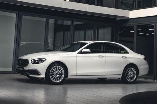 Cận cảnh Mercedes-Benz E-Class 2021 vừa ra mắt tại Việt Nam, giá khởi điểm 2,31 tỷ đồng