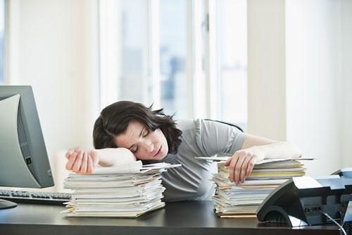 10 mẹo đơn giản giúp đầu óc luôn tỉnh táo không buồn ngủ