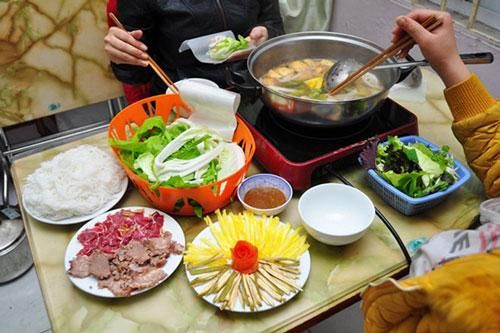 Đầu bếp nhà hàng tiết lộ: Những món tuyệt đối không nên gọi khi ăn lẩu