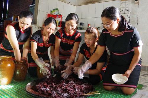 Phụ nữ Kon Tum nâng cao thu nhập từ khởi nghiệp