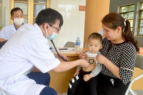 Khám sàng lọc cho 100 trẻ khuyết tật