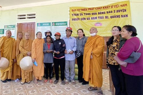 Ban Từ thiện Phật giáo Hệ phái Khất sĩ tặng 1.400 phần quà