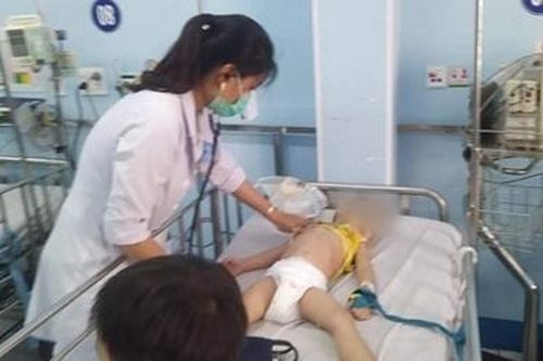 TP Hồ Chí Minh: Nhiều ca trẻ bị tay chân miệng nặng phải nhập viện