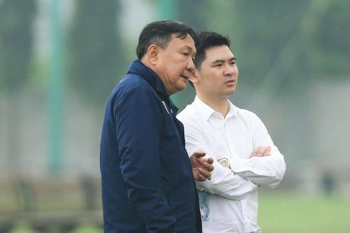 Chủ tịch Hà Nội FC nhắc nhở Văn Quyết, Việt Anh