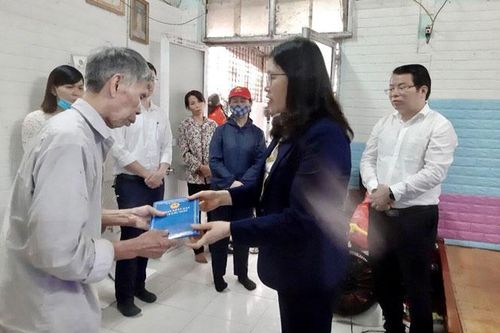 Quận Cầu Giấy thăm hỏi, hỗ trợ gia đình nữ công nhân vệ sinh môi trường bị sát hại