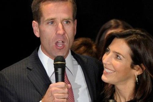 Chân dung cô con dâu vướng chuyện tình ái với em chồng trong gia đình Tổng thống Joe Biden