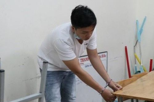Giả học sinh vào trường trộm cắp