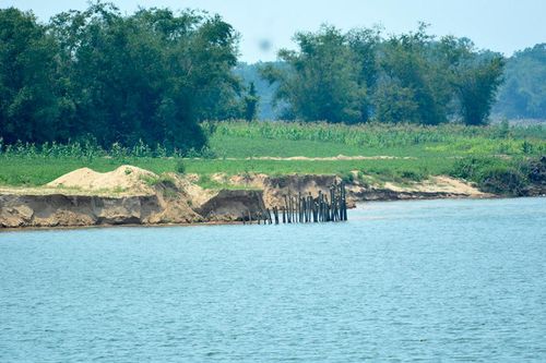 Quảng Trị: Dòng Thạch Hãn đang bị ''băm nát''