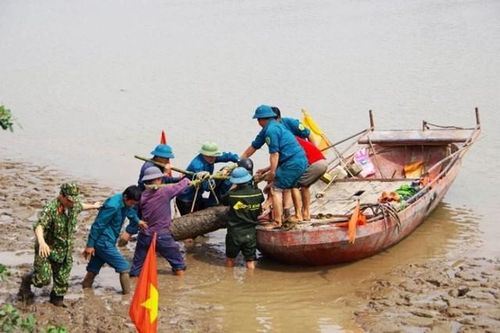 Một người dân đi bắt hến phát hiện quả bom nặng gần 230 kg tại Đông Triều