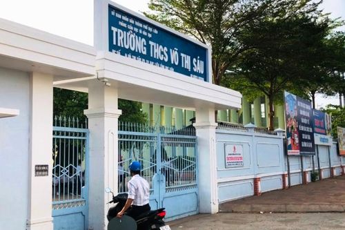 Học sinh nhảy từ tầng 2 trường học ở Bạc Liêu