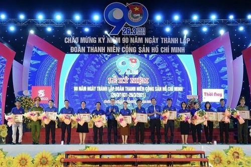 Tuổi trẻ PC Quảng Ngãi được Trung ương Đoàn khen thưởng tại Lễ Kỷ niệm 90 năm thành lập Đoàn