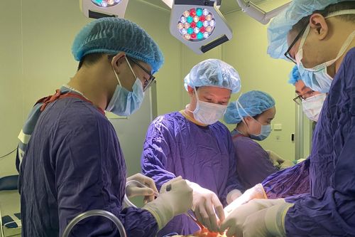 Phép màu đã đến với người phụ nữ 45 tuổi phải nằm suốt 30 năm