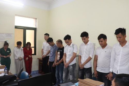 Bắt quả tang nhóm đối tượng đang 'mở tiệc' ma túy trong quán karaoke