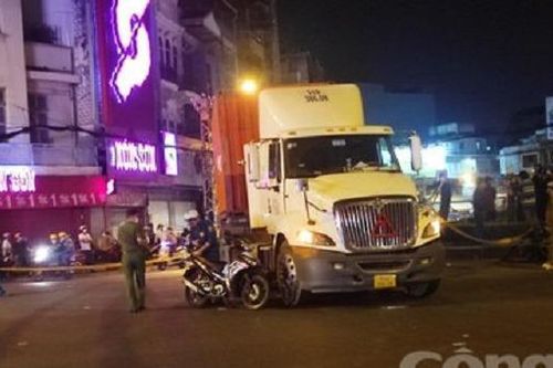 Tin giao thông đến sáng 7/4: Loạt vụ xe máy va chạm ô tô, 5 người tử vong