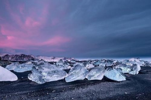 Bãi biển 'kim cương' thu hút khách du lịch ở Iceland