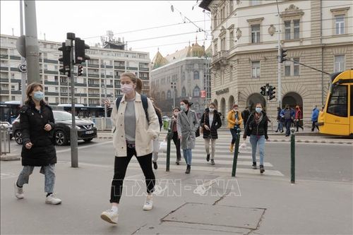 Hungary nới lỏng các biện pháp chống dịch COVID-19