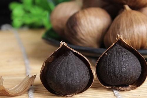 Tỏi đen chữa được nhiều bệnh, nhưng ăn kiểu này chẳng khác nào thạch tín chớ dại dùng thử