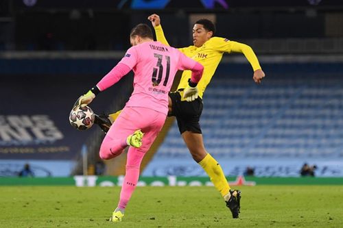 Man City 2-1 Dortmund: Trọng tài gây tranh cãi, VAR bất lực