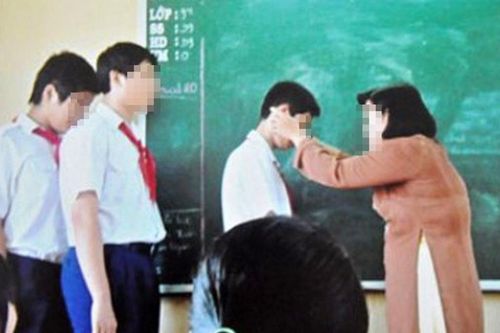 Cho rằng học trò để kiểu tóc 'đầu gấu', cô giáo tự ý cầm kéo cắt đi khiến phụ huynh bức xúc
