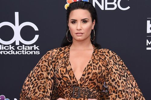 Demi Lovato cảm thấy yêu bản thân sau khi từ bỏ ăn kiêng và ngừng đếm số calo