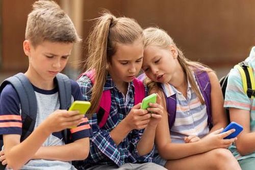 Nuôi dạy trẻ không trở thành nô lệ của điện thoại thông minh