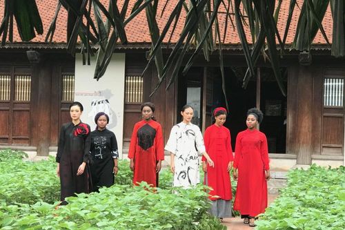 Giao lưu văn hóa thế giới qua trang phục áo dài Việt Nam