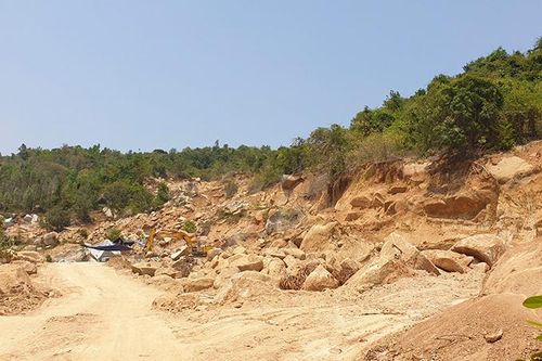 Chủ tịch UBND tỉnh Khánh Hòa chỉ đạo xác minh, xử lý vụ phá núi Hòn Thẻ