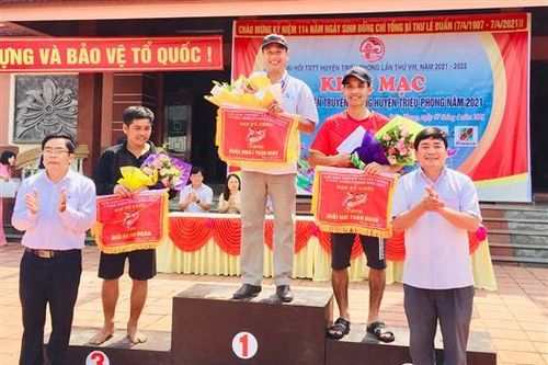 Giải đua thuyền truyền thống kỷ niệm ngày sinh Tổng Bí thư Lê Duẩn