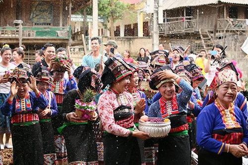 Lễ Bun huột nặm (Tết té nước) của dân tộc Lào ở Điện Biên