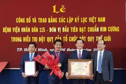 Bệnh viện đầu tiên của Việt Nam đạt chuẩn kim cương về điều trị đột quỵ