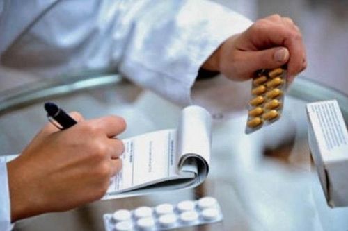 Dùng kháng sinh phải uống đủ liều