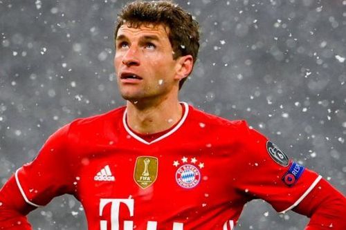 Muller ngỡ ngàng khi bị trọng tài yêu cầu rời sân