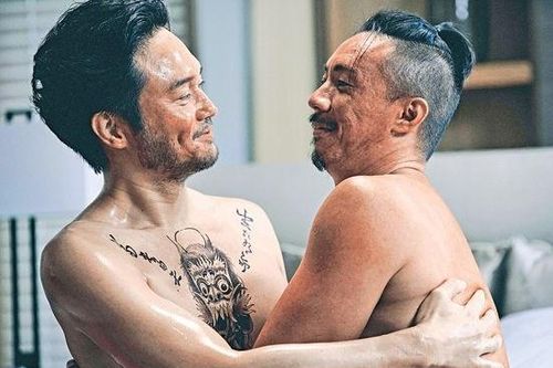 Cảnh thân mật giữa Trương Trí Lâm và Trương Kế Thông