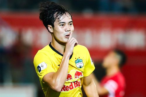 Văn Toàn sút xa tung lưới CLB Đà Nẵng