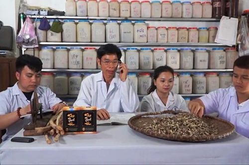 Tràn lan quảng cáo 'Nhà tôi 3 đời chữa bệnh' trên mạng xã hội: Cẩn trọng tiền mất, tật mang