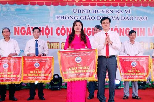 Bước tiến mới trong công tác xây dựng môi trường học liệu điện tử ở Ba Vì